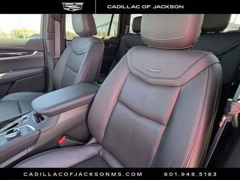 Certified 2025 Cadillac XT6 Premium Luxury image 17