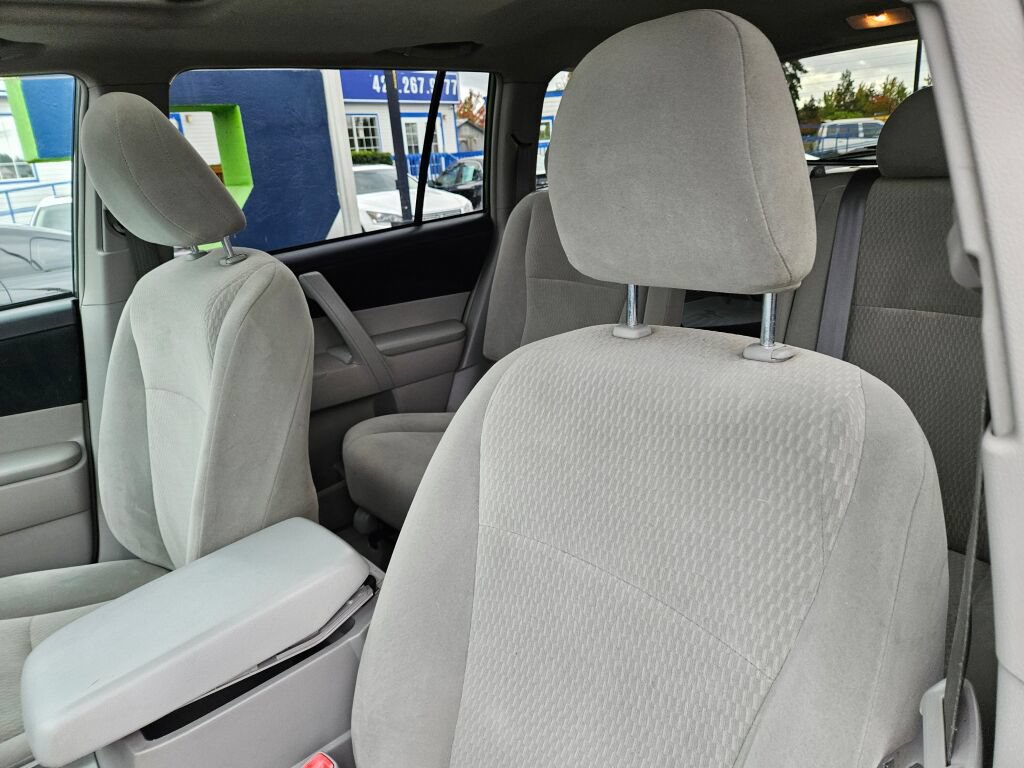 Used 2010 Toyota Highlander 4WD w/ Tow Pkg image 16