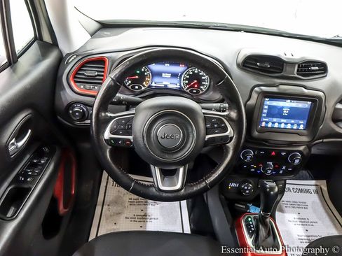 Used 2019 Jeep Renegade Trailhawk w/ Cold Weather Group II AWD/4WD image 17