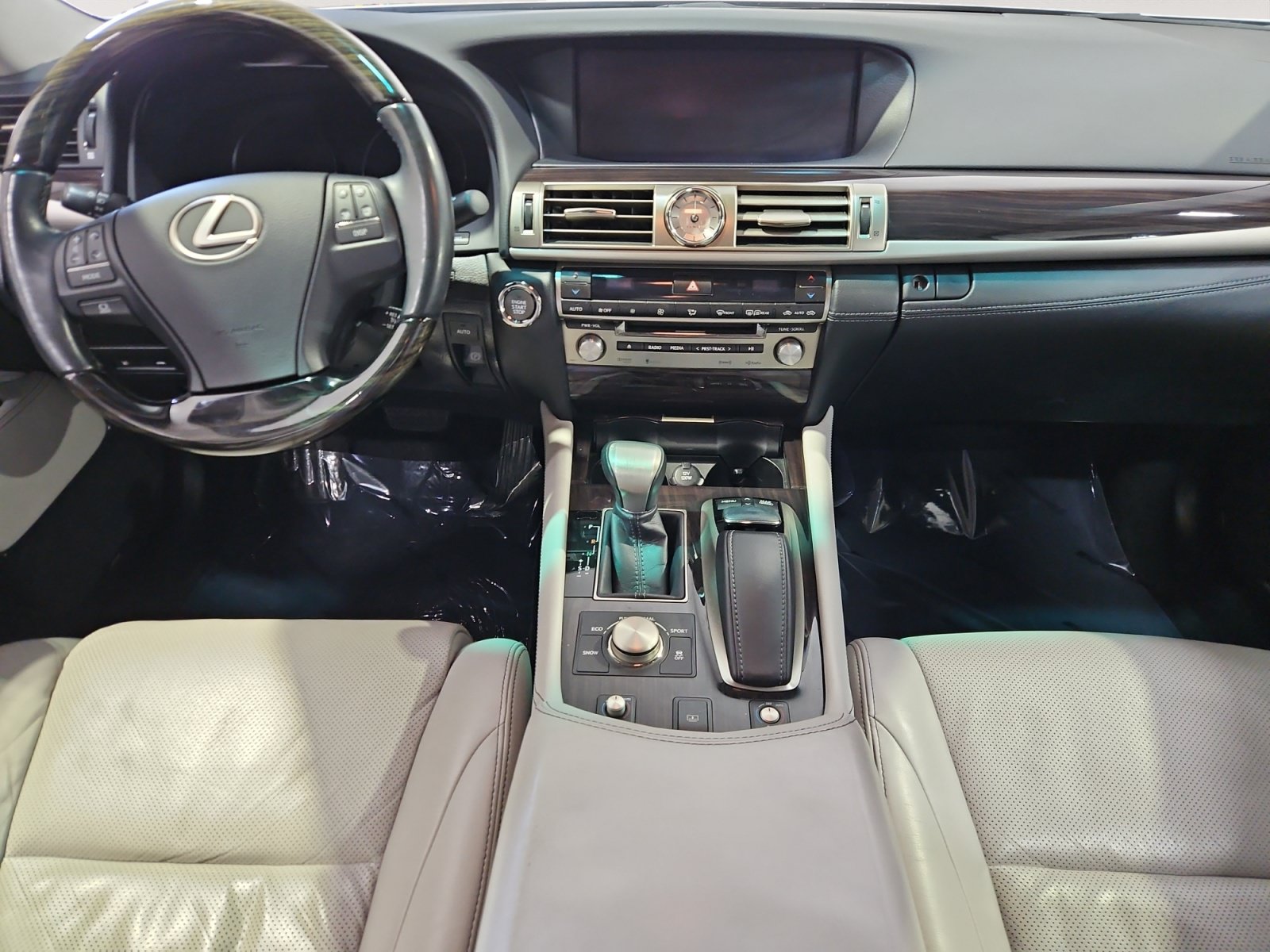 Used 2014 Lexus LS 460 w/ Comfort Package RWD image 12