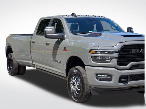New 2026 RAM 3500 Laramie AWD/4WD image 38