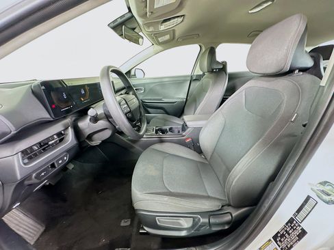 Used 2025 Kia K4 LXS image 13