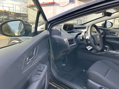 New 2026 Toyota Prius SE image 9