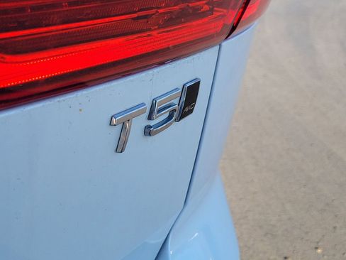 Used 2021 Volvo XC60 T5 Momentum w/ Advanced Package image 28