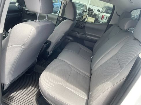 Used 2022 Toyota Tacoma SR AWD/4WD image 14