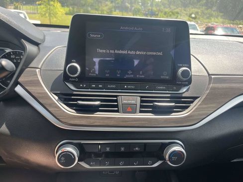 Used 2025 Nissan Altima 2.5 SV FWD image 22