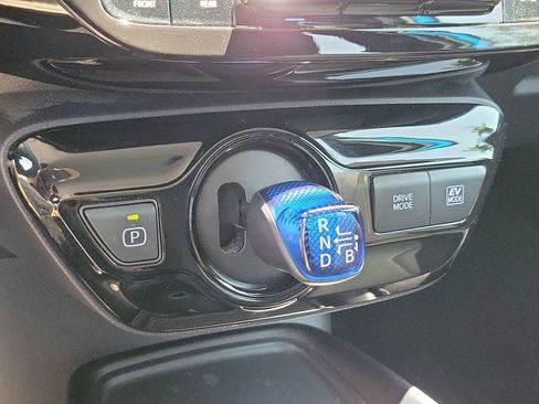 Used 2022 Toyota Prius LE image 35