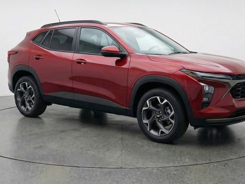 Used 2025 Chevrolet Trax LT image 1