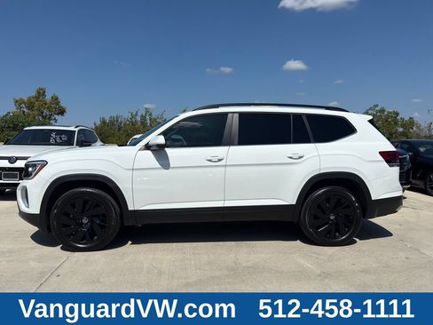 Used 2024 Volkswagen Atlas SE w/ Black Wheel Package FWD image 6