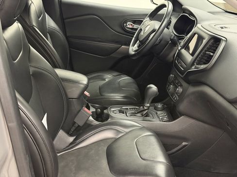 Used 2019 Jeep Cherokee Latitude Plus image 7