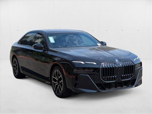Used 2025 BMW 740i xDrive AWD/4WD image 6