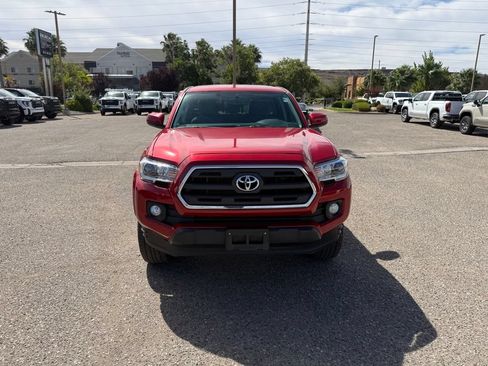 Used 2016 Toyota Tacoma SR5 w/ SR5 Appearance Package (DN) AWD/4WD image 2