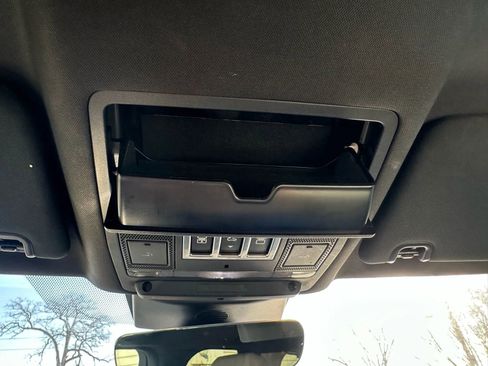 Used 2017 Land Rover Discovery HSE image 62