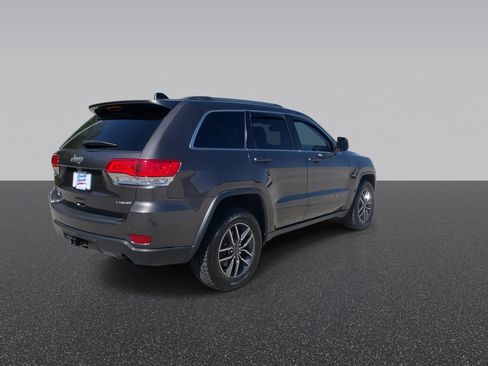 Used 2019 Jeep Grand Cherokee Laredo w/ Laredo X Package AWD/4WD image 9