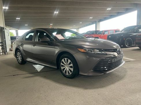 Used 2020 Toyota Camry LE FWD image 7