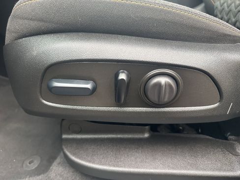 Used 2023 Chevrolet Equinox LT image 19