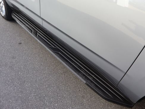 Certified 2024 Chevrolet Suburban LT w/ LT Signature Package image 13