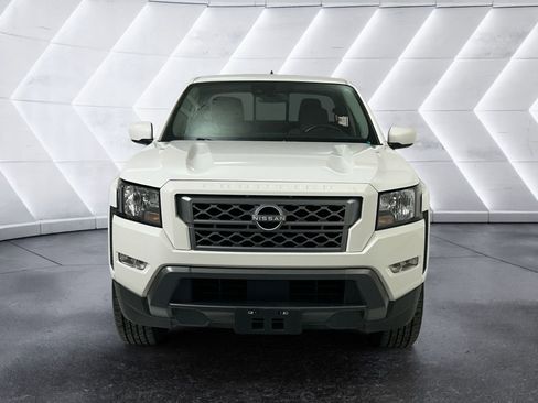 Used 2022 Nissan Frontier SV image 2