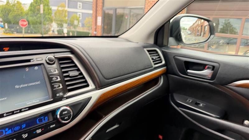 Used 2019 Toyota Highlander Limited AWD/4WD image 37