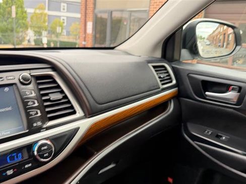 Used 2019 Toyota Highlander Limited AWD/4WD image 37