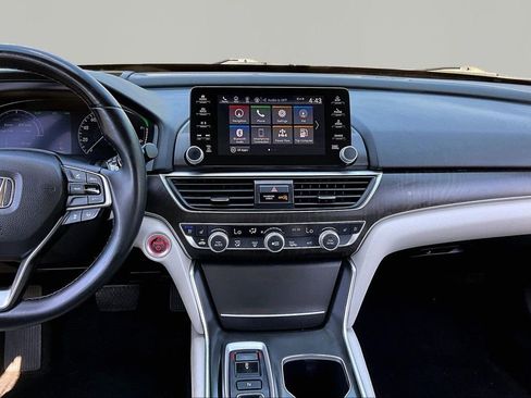 Used 2018 Honda Accord Touring image 10