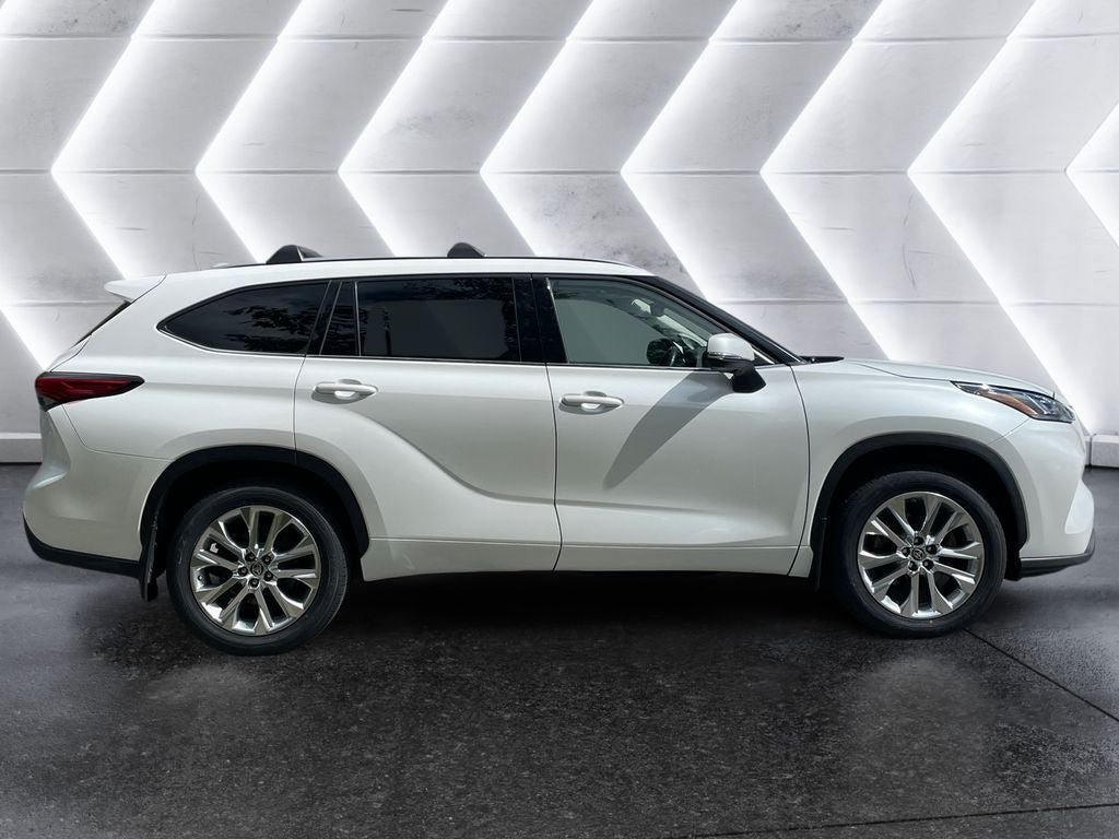 Used 2023 Toyota Highlander Limited AWD/4WD image 7
