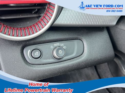 Used 2024 Chevrolet Trax RS w/ Sunroof Package FWD image 20