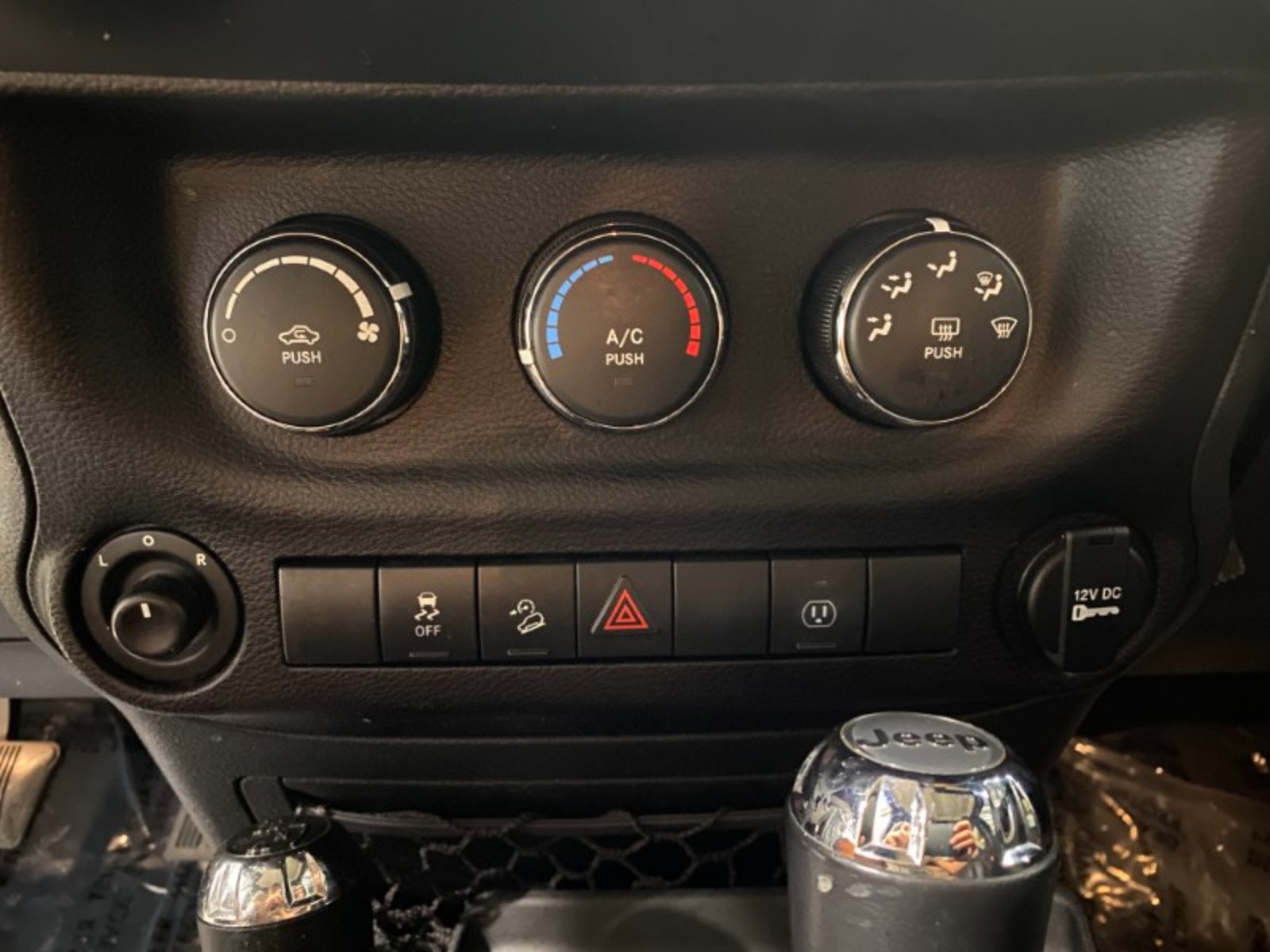 Used 2016 Jeep Wrangler Unlimited Rubicon w/ Connectivity Group AWD/4WD image 33