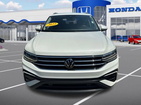 Used 2023 Volkswagen Tiguan SE image 2