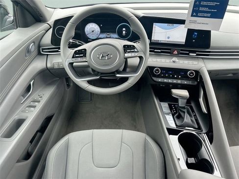 Certified 2023 Hyundai Elantra SEL w/ Convenience Package image 19