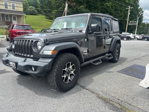 Used 2019 Jeep Wrangler Unlimited Sport S AWD/4WD image 3