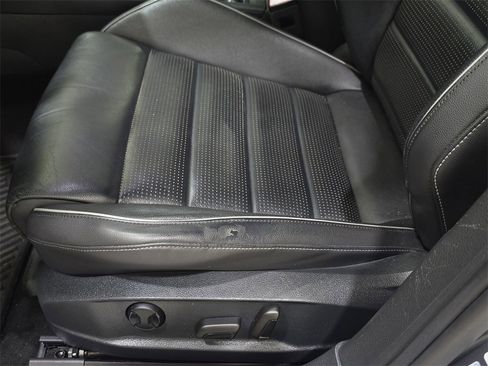 Used 2019 Volkswagen Golf R 4-Door image 30