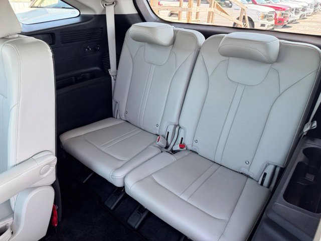 Used 2025 Kia Sorento EX w/ Panoramic Sunroof Package FWD image 23