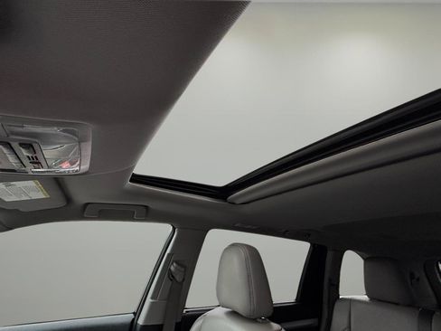 Used 2018 Toyota Highlander XLE AWD/4WD image 11