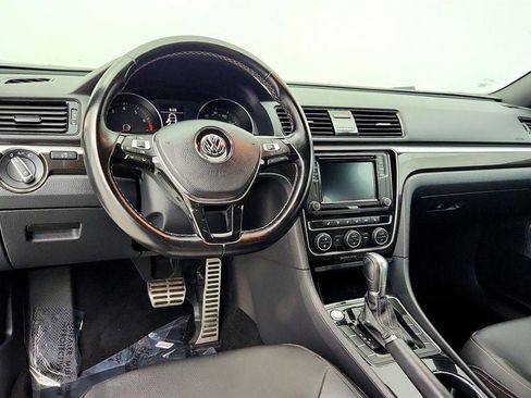 Used 2018 Volkswagen Passat 3.6 FWD image 12