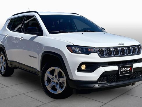 Used 2023 Jeep Compass Latitude AWD/4WD image 3