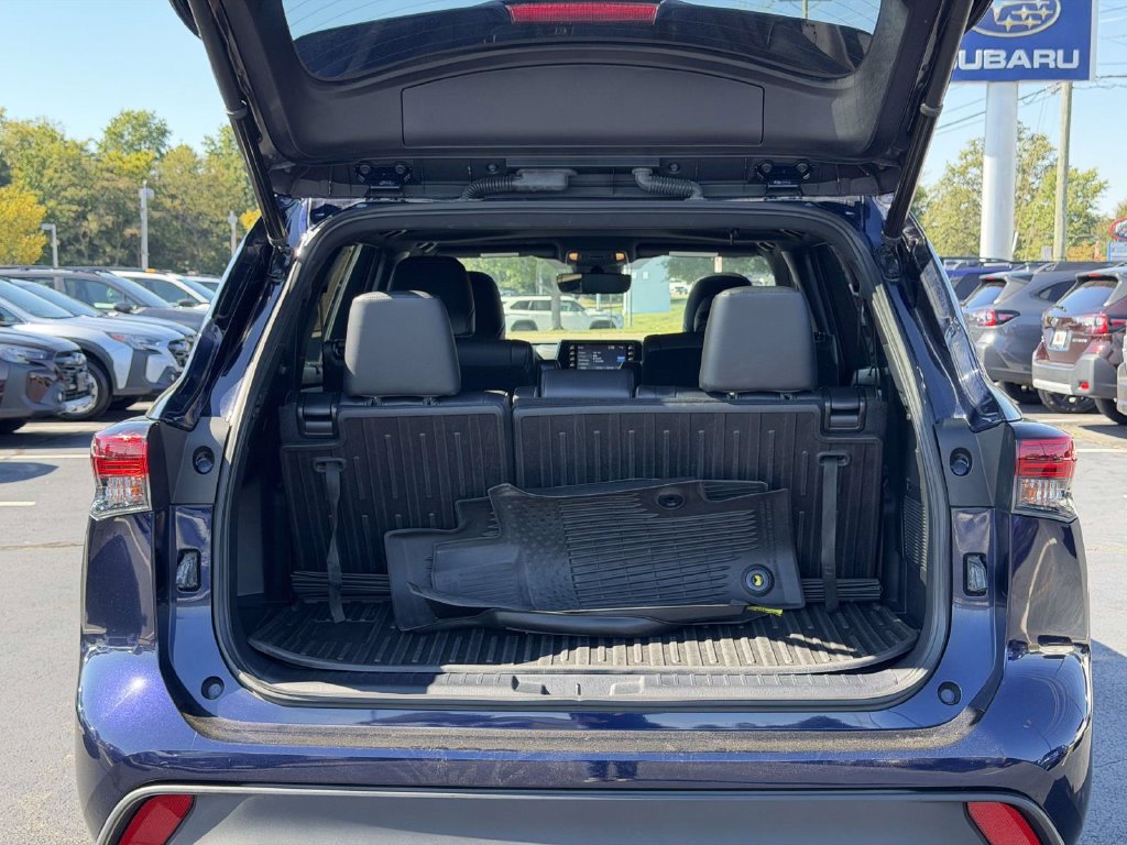 Used 2021 Toyota Highlander XSE AWD/4WD image 14