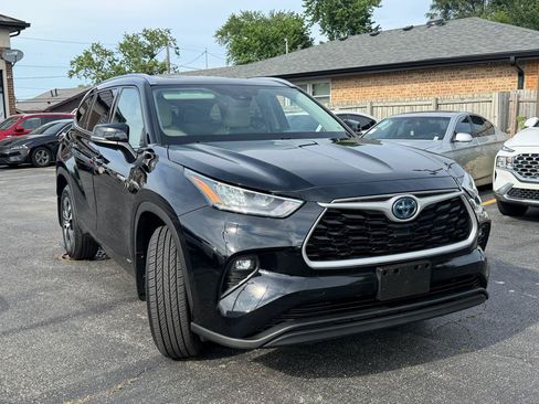 Used 2020 Toyota Highlander XLE AWD/4WD image 4
