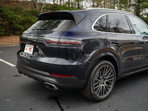 Used 2022 Porsche Cayenne image 9