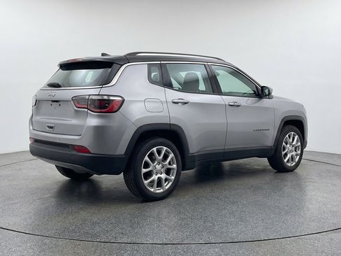 Used 2025 Jeep Compass Limited AWD/4WD image 9