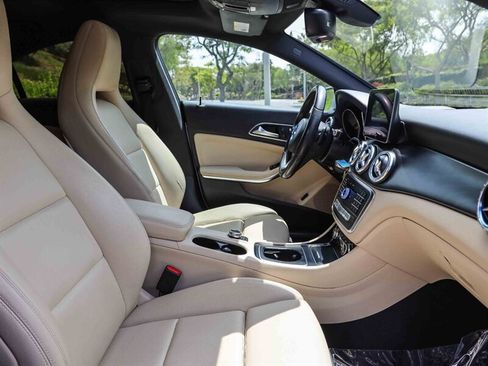 Used 2018 Mercedes-Benz CLA 250 image 20