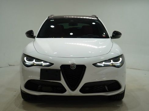 Used 2024 Alfa Romeo Stelvio Veloce image 2
