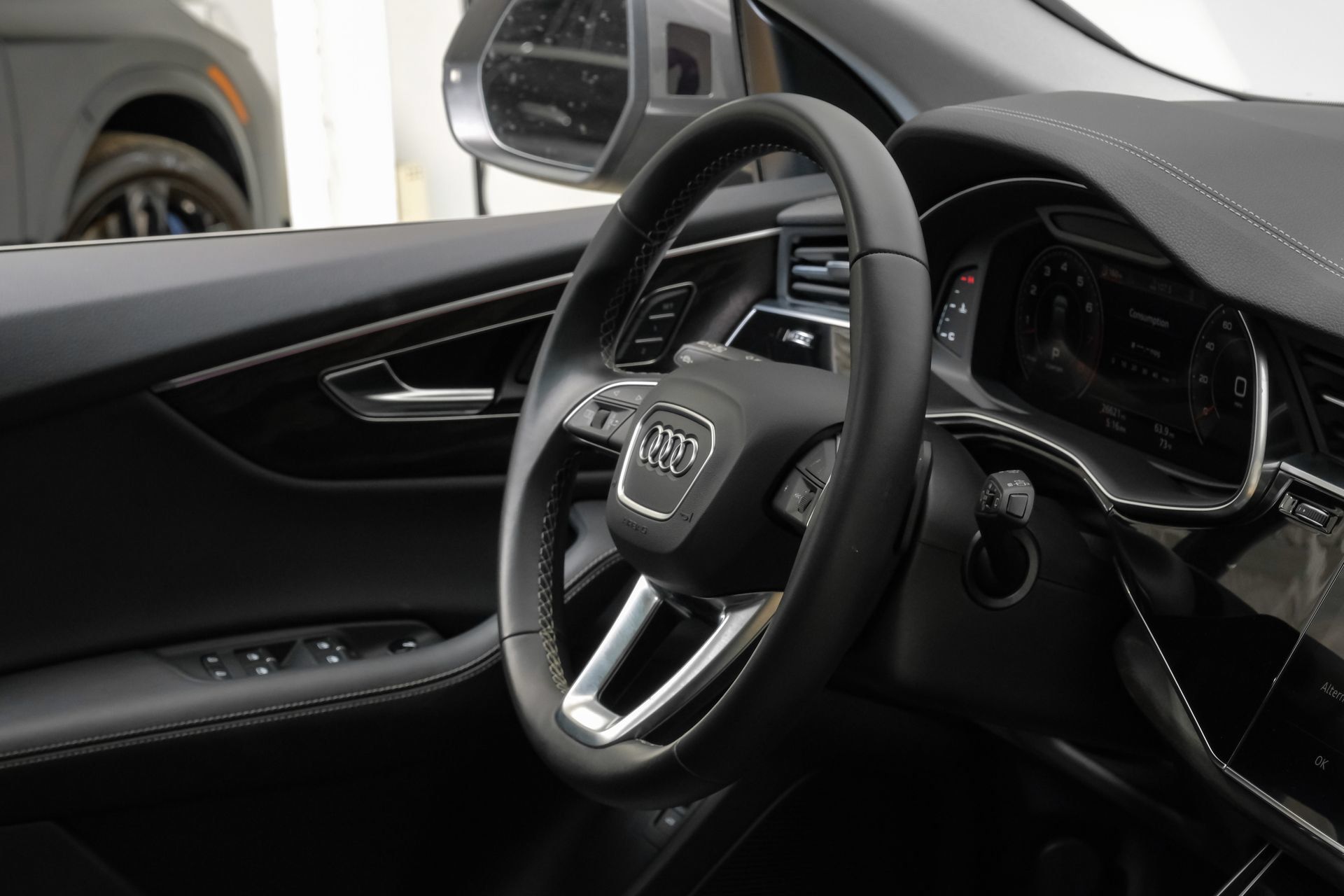 Used 2023 Audi Q8 Premium Plus w/ Premium Plus Package AWD/4WD image 16