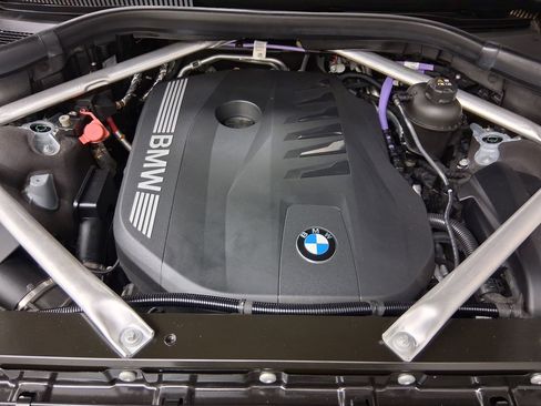 Certified 2024 BMW X7 xDrive40i w/ M Sport Package AWD/4WD image 34