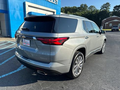 Used 2023 Chevrolet Traverse Premier FWD image 8