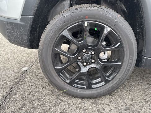 New 2026 Jeep Compass Latitude AWD/4WD image 13