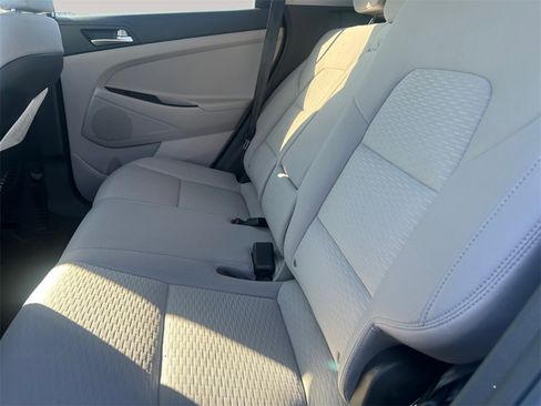 Used 2020 Hyundai Tucson SE w/ Winter Weather Package image 13