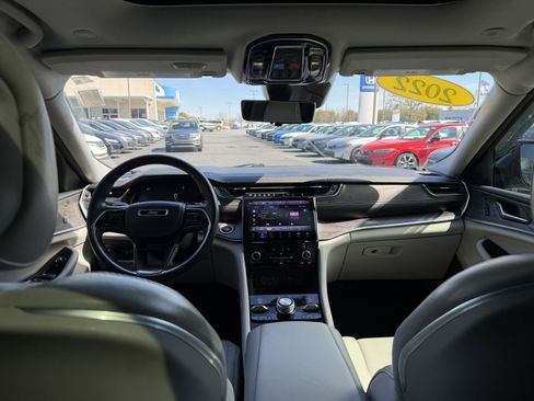 Used 2022 Jeep Grand Cherokee L Overland w/ Luxury Tech Group IV image 30