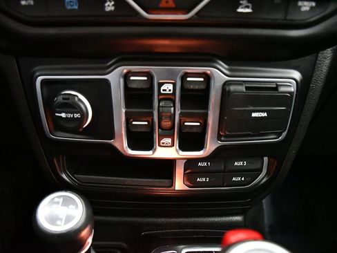 Used 2023 Jeep Wrangler Unlimited Sahara w/ Cold Weather Group AWD/4WD image 16