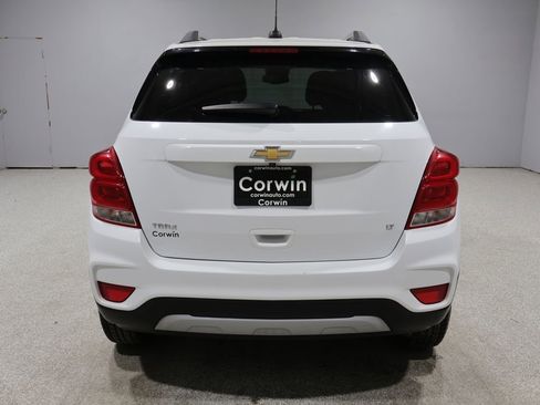 Used 2017 Chevrolet Trax LT w/ LT Convenience Package FWD image 3